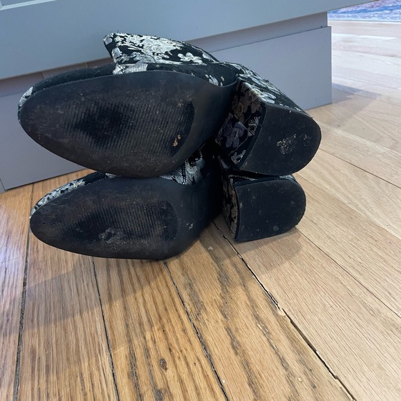 Indigo Rd Brooke Black Booties - Picture 8 of 12